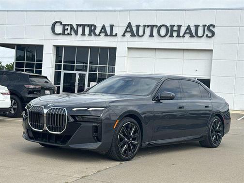 Dravit Grey Metallic 2023 BMW 740 i