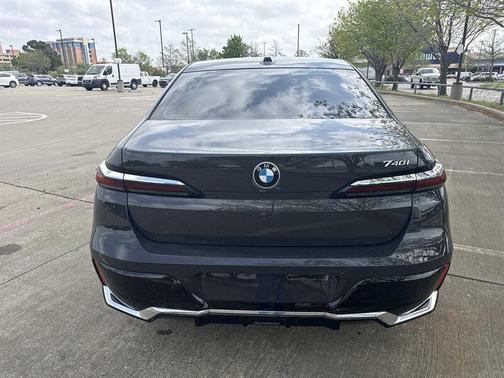 Dravit Grey Metallic 2023 BMW 740 i