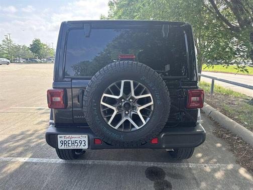 Black Clearcoat 2025 Jeep Wrangler 4-Door Sahara 4x4