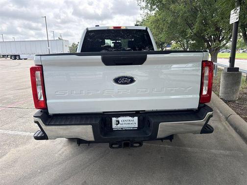 Oxford White 2025 Ford F-250 Super Duty XL