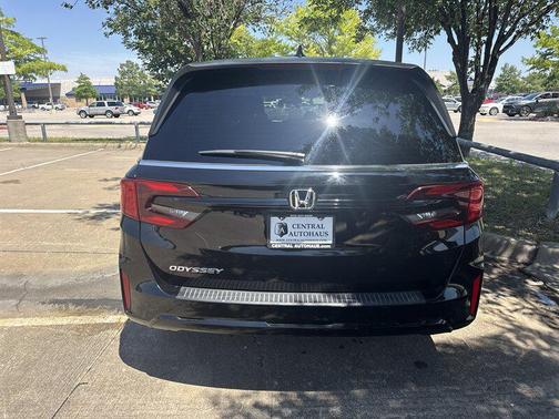 Crystal Black Pearl 2025 Honda Odyssey EX-L
