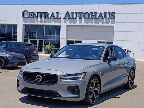 2024 Volvo S60 B5 Core Dark Theme