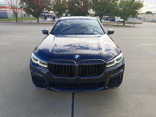 2022 BMW 740 i