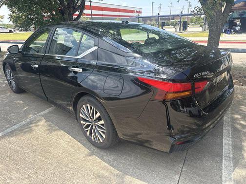 Super Black 2025 Nissan Altima 2.5 SV