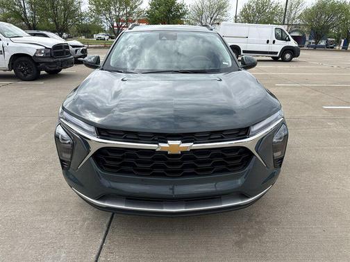 Sterling Gray Metallic 2025 Chevrolet Trax LT