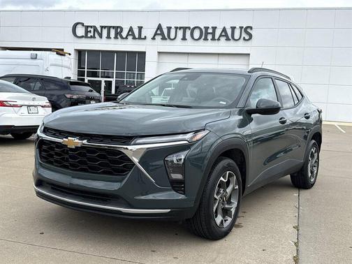 Sterling Gray Metallic 2025 Chevrolet Trax LT