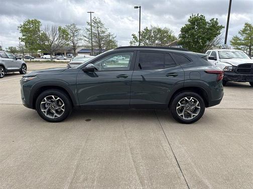 Sterling Gray Metallic 2025 Chevrolet Trax LT