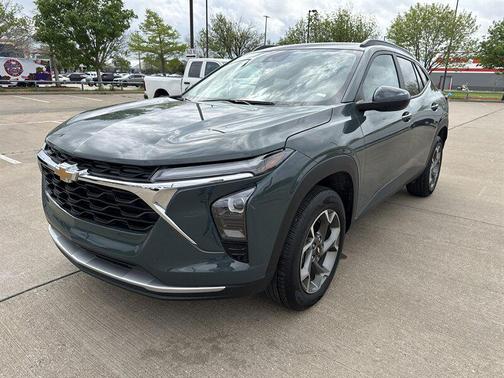 Sterling Gray Metallic 2025 Chevrolet Trax LT