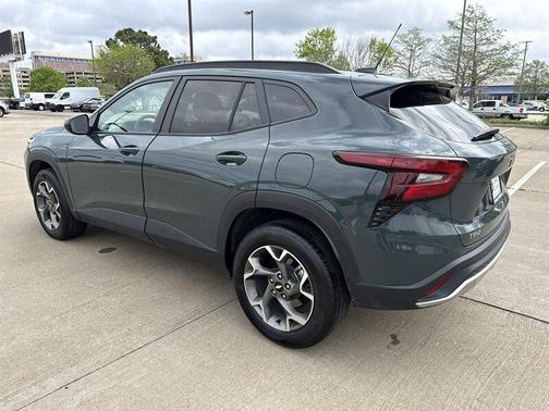 Sterling Gray Metallic 2025 Chevrolet Trax LT