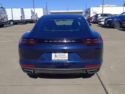 2018 Porsche Panamera Base