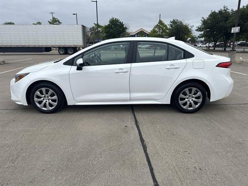 Ice Cap 2025 Toyota Corolla LE
