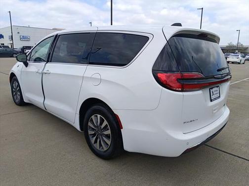 2024 Chrysler Pacifica Hybrid Select