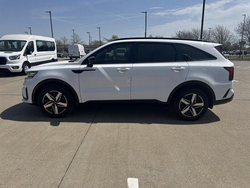 Glacial White Pearl 2022 Kia Sorento S