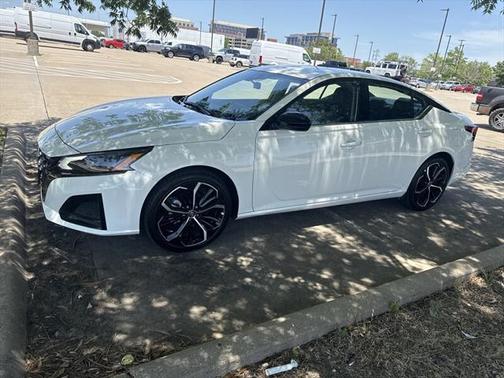2025 Nissan Altima SR FWD