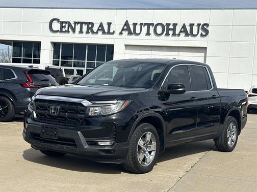 Crystal Black Pearl 2025 Honda Ridgeline RTL