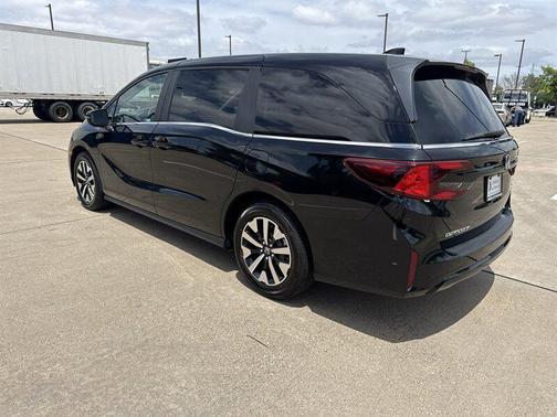 Crystal Black Pearl 2025 Honda Odyssey EX-L