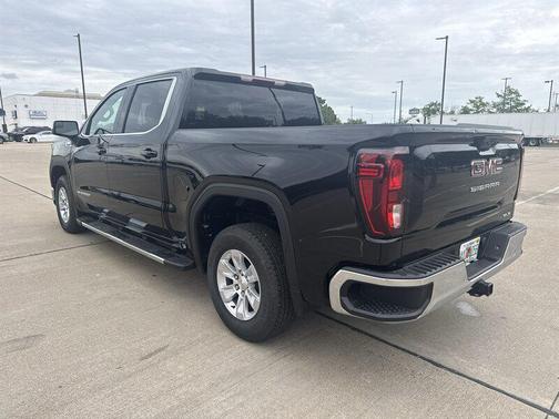 Onyx Black 2026 GMC Sierra 1500 SLE