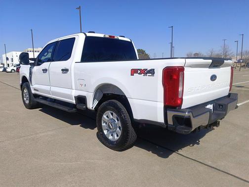 Oxford White 2024 Ford F-250 XLT