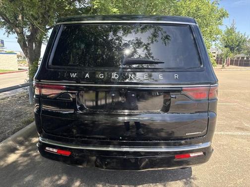 2024 Jeep Wagoneer L Series II 4x2
