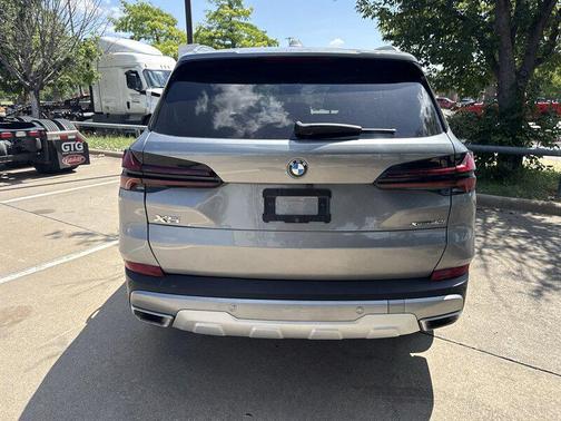 Skyscraper Grey Metallic 2025 BMW X5 xDrive40i