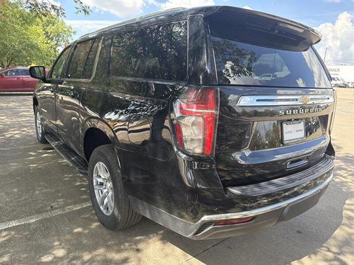 2024 Chevrolet Suburban LT