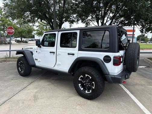 Bright White Clearcoat 2025 Jeep Wrangler Rubicon