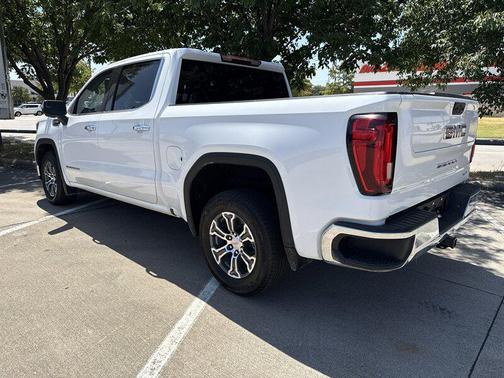 Glacier White Tricoat 2026 GMC Sierra 1500 SLT