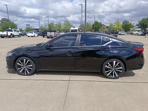 2022 Nissan Altima SR FWD