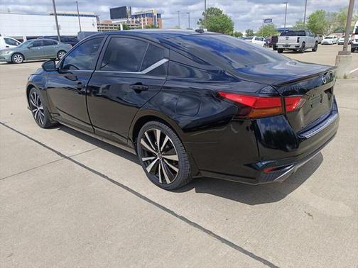 2022 Nissan Altima SR FWD