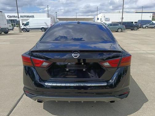 2022 Nissan Altima SR FWD