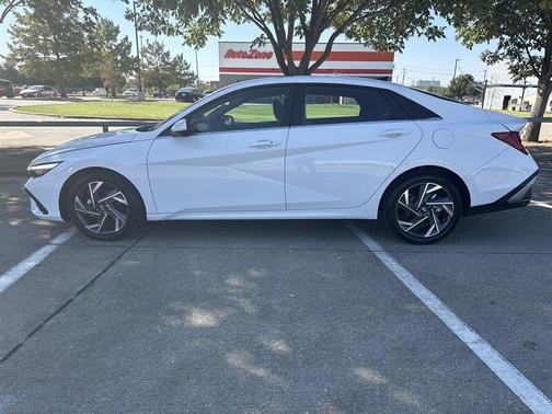 2025 Hyundai ELANTRA SEL