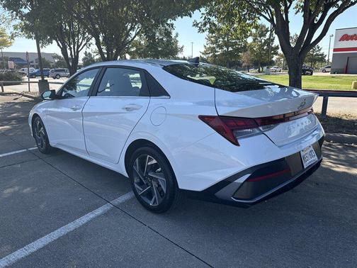 2025 Hyundai ELANTRA SEL
