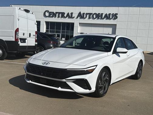 2025 Hyundai ELANTRA SEL