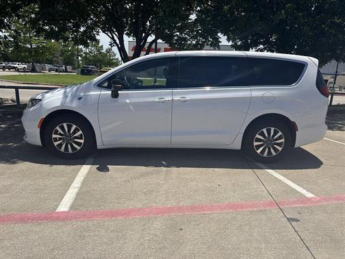 Bright White Clearcoat 2025 Chrysler Pacifica Hybrid Select