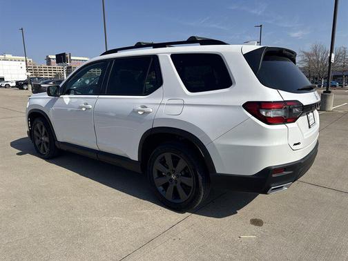 2023 Honda Pilot AWD Sport