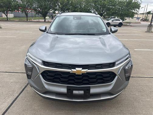 Sterling Gray Metallic 2025 Chevrolet Trax LT