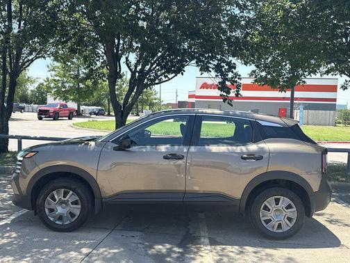 Canyon Bronze Metallic 2025 Nissan Kicks SV