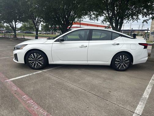 White 2025 Nissan Altima 2.5 SV