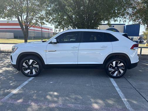 2024 Volkswagen Atlas Cross Sport 2.0T SE w/Technology