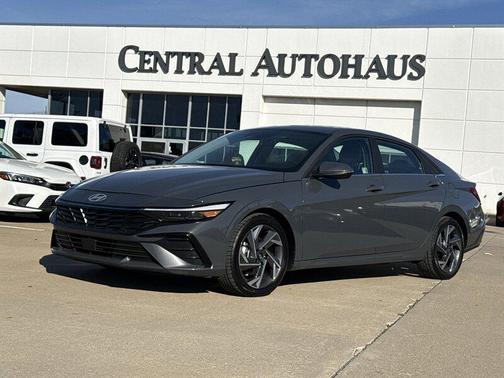 2025 Hyundai ELANTRA Limited