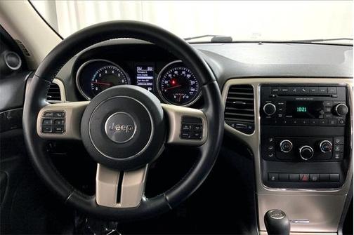 Photo 4 of 29 of 2012 Jeep Grand Cherokee Laredo
