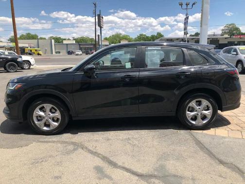 Crystal Black Pearl 2025 Honda HR-V LX