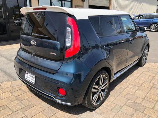 Mysterious Blue/White Roof 2018 Kia Soul +