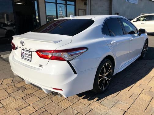 2020 Toyota Camry SE