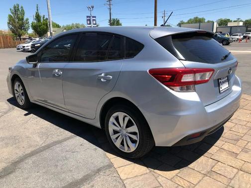 Ice Silver Metallic 2018 Subaru Impreza 2.0i