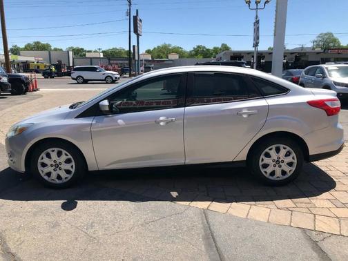 Ingot Silver Metallic 2012 Ford Focus SE