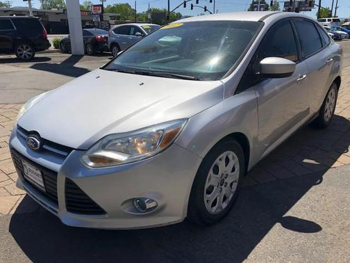 Ingot Silver Metallic 2012 Ford Focus SE