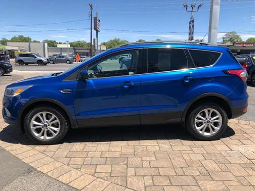 Blue Metallic 2018 Ford Escape SE