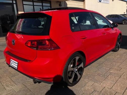 2015 Volkswagen Golf GTI 2.0T SE w/Performance Package 4-Door