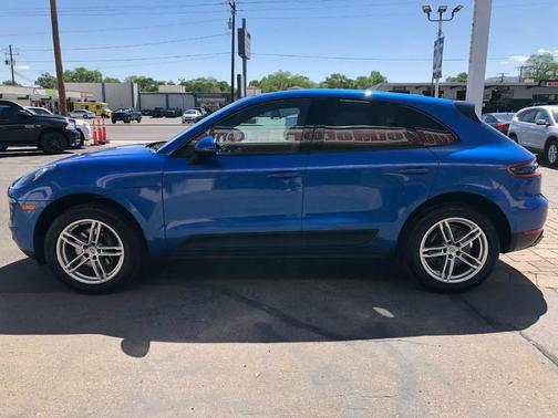 Sapphire Blue Metallic 2017 Porsche Macan Macan